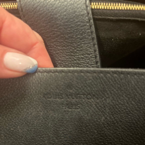 LOUIS VUITTON 
Riverside Damier
Ebene Shoulder Bag Like New  with box dust bag - Picture 6 of 16